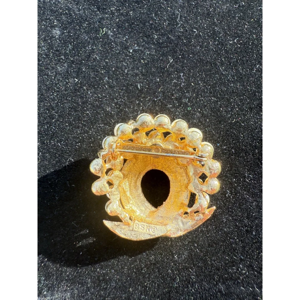 BSK Gold Tone Pin Circle Pearl Rhinestone Lapel Brooch Vintage Signed 1.5”